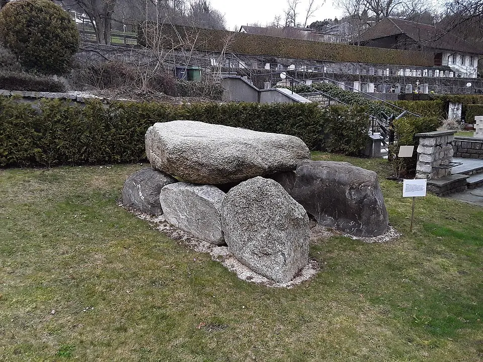 Bild: Muettersbueb · CC BY-SA 4.0 Dolmen von Oberbipp
