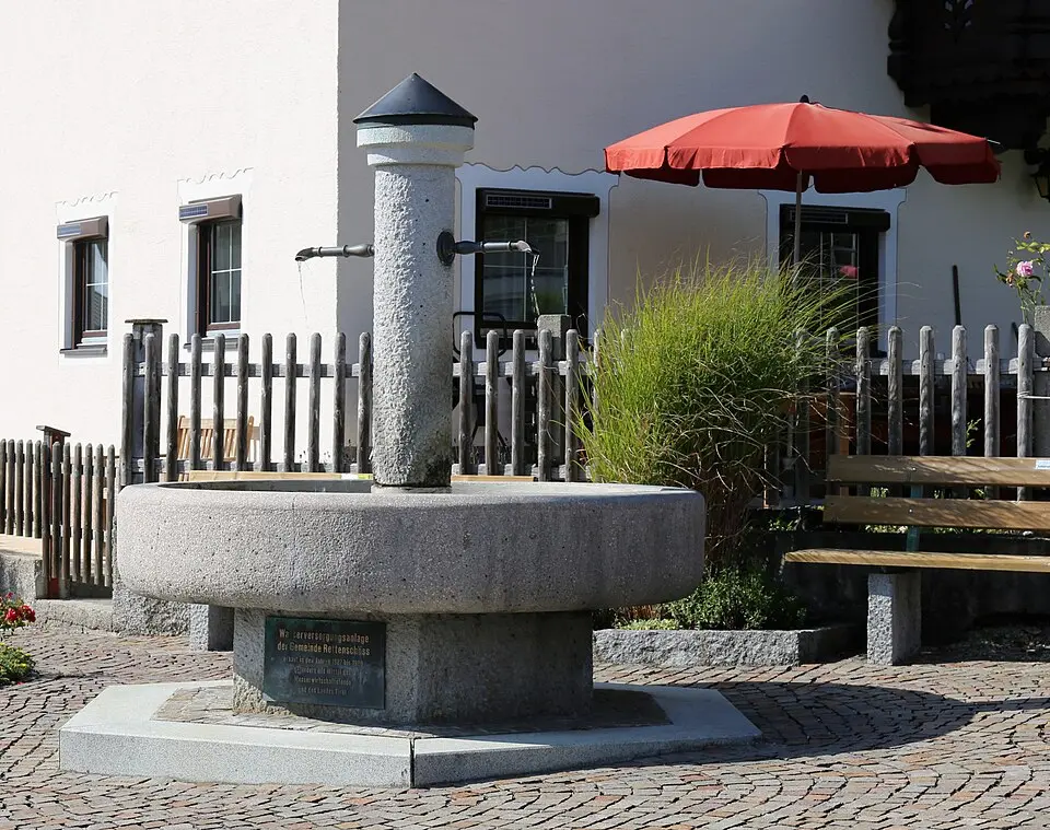 Dorfbrunnen Rettenschöss