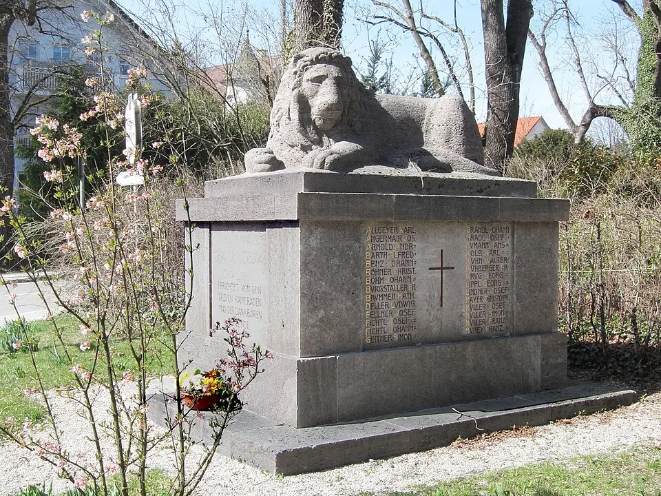 Bild: AHert · CC BY-SA 3.0 Kriegerdenkmal