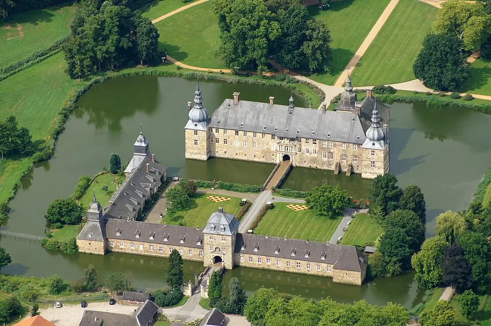 Obrázek: Günter Seggebäing, Coesfeld · CC BY-SA 3.0 Schloss Lembeck