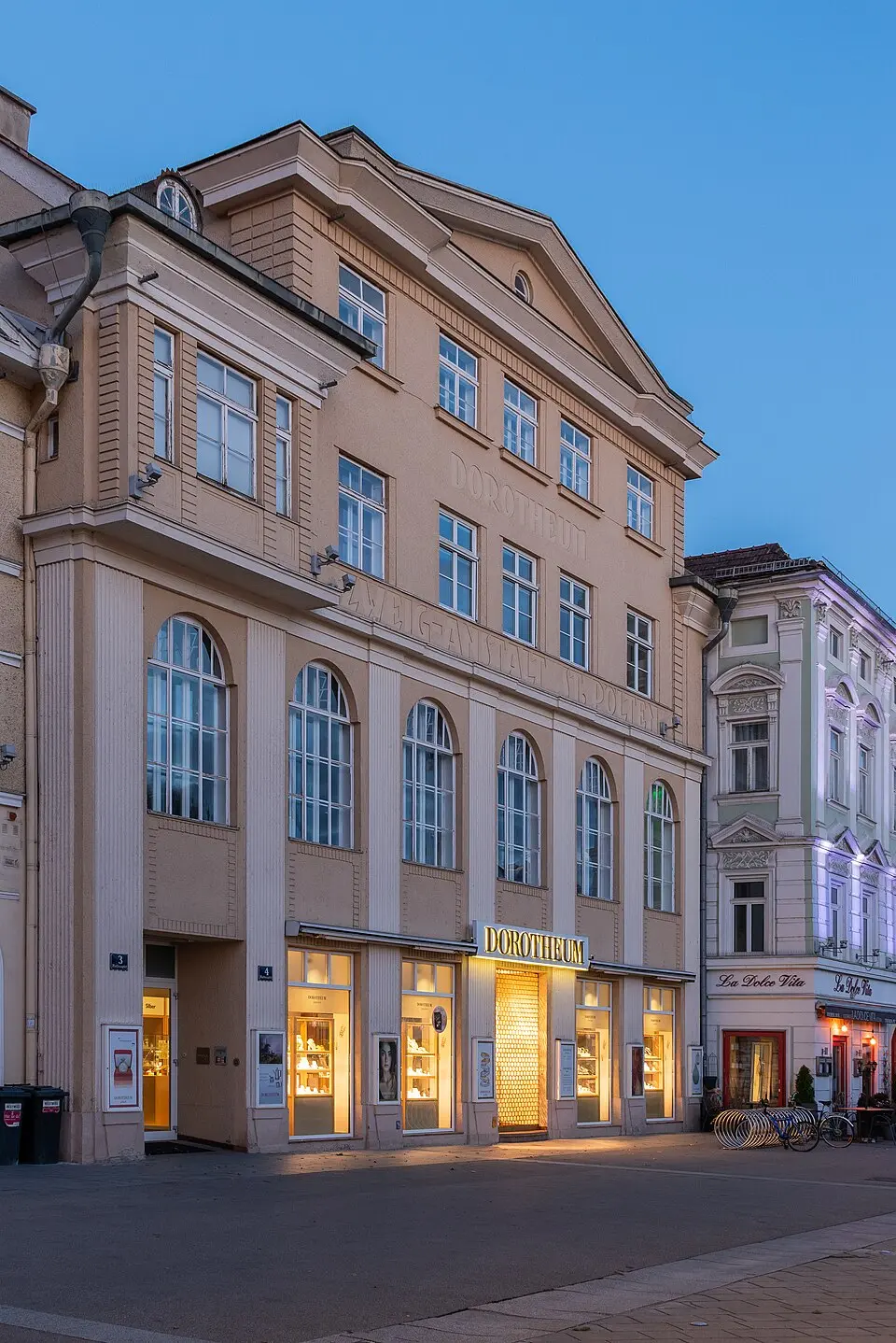 Image: Tournasol7 · CC BY 4.0 Dorotheum Sankt Pölten