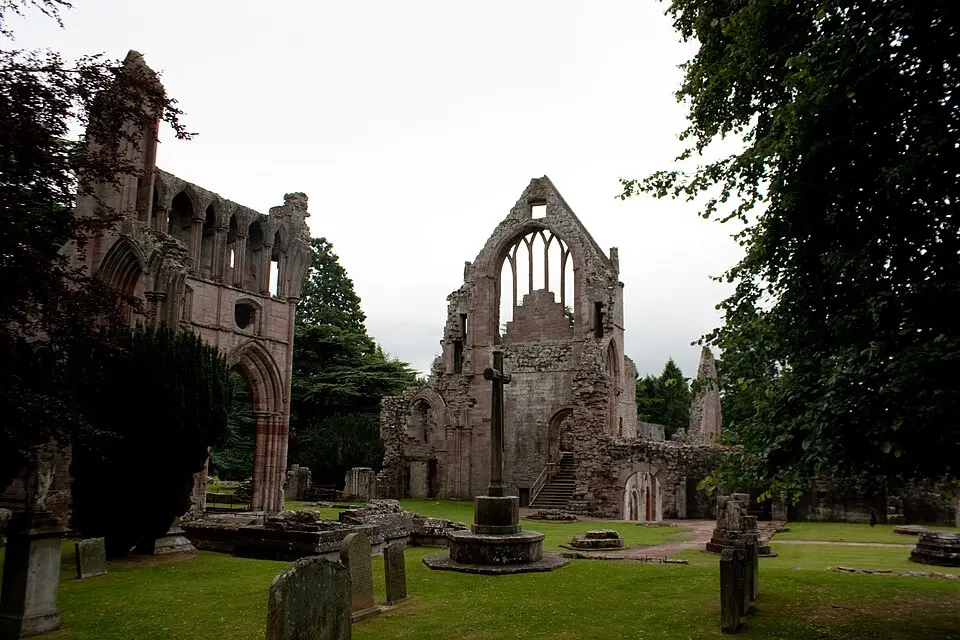 Obrázok: LeCardinal · CC BY-SA 3.0 Dryburgh Abbey