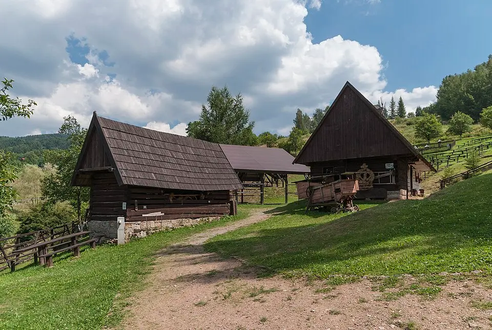Bild: Jacek Halicki · CC BY-SA 3.0 PL Muzeum Kultury Ludowej Pogórza Sudeckiego w Kudowie-Zdroju