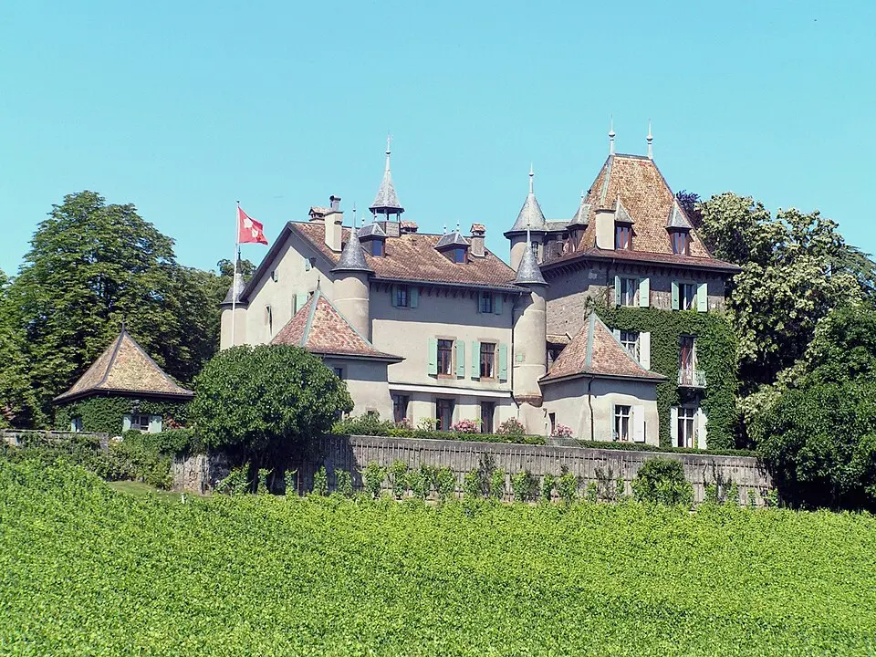 Schloss Le Crest und Nebengebäude