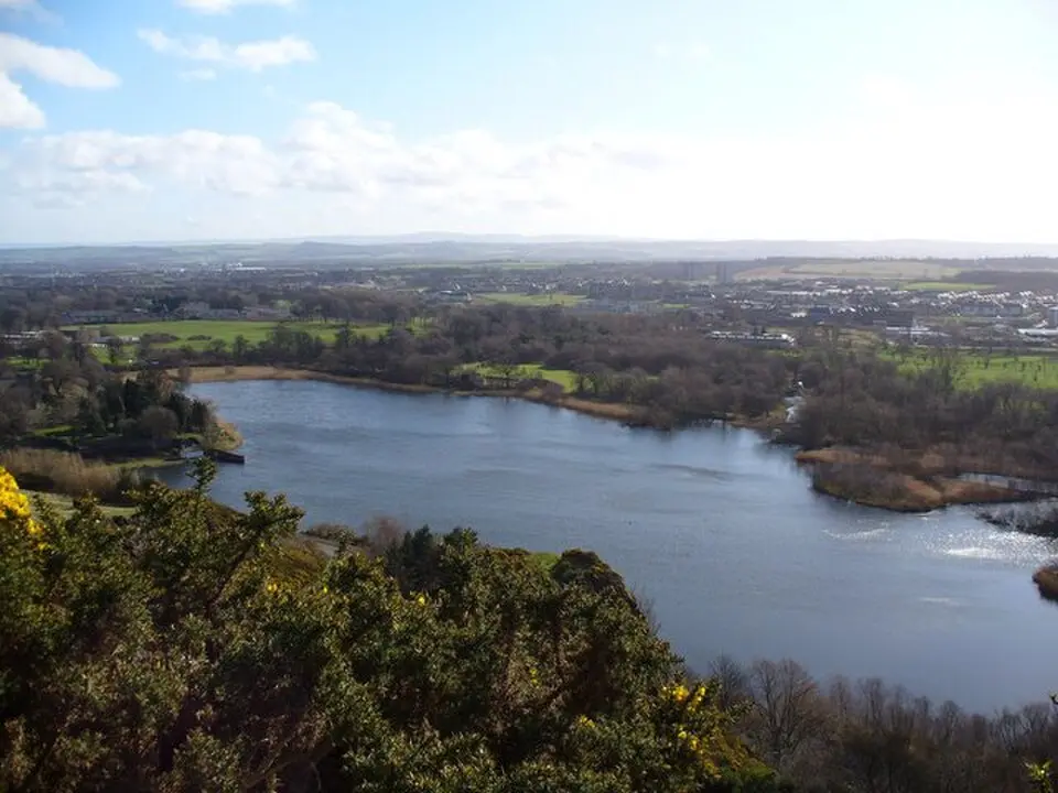 Immagine: Sarah Charlesworth · CC BY-SA 2.0 Duddingston Loch