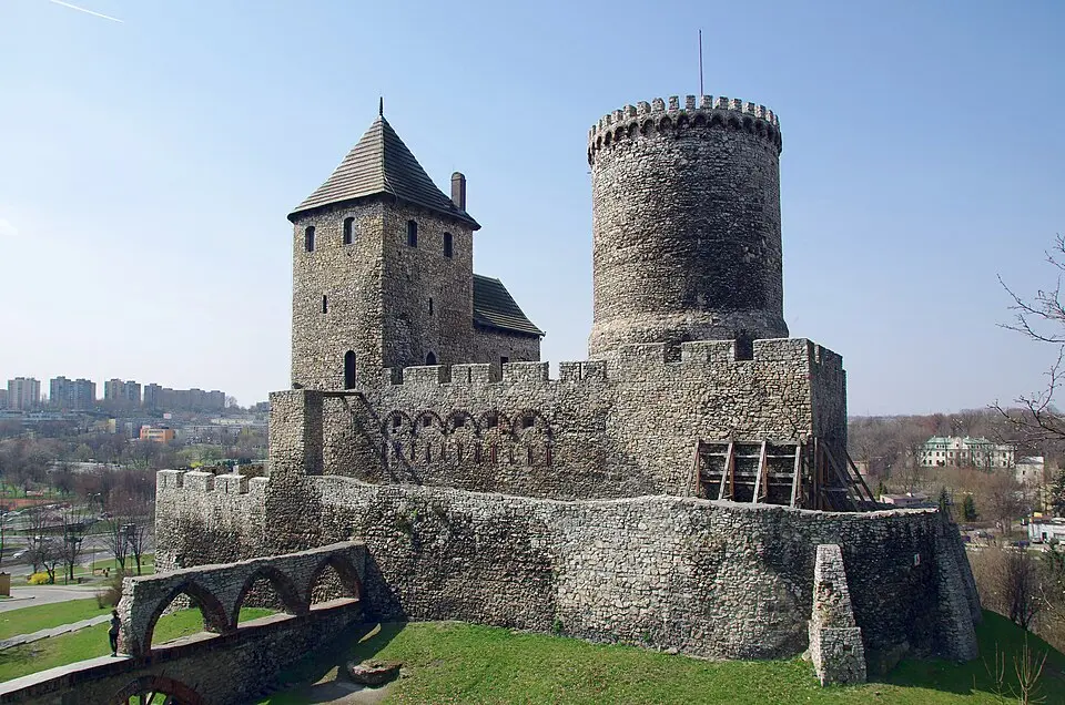ruiny zamku dolnego, Podzamcze 4A, Będzin