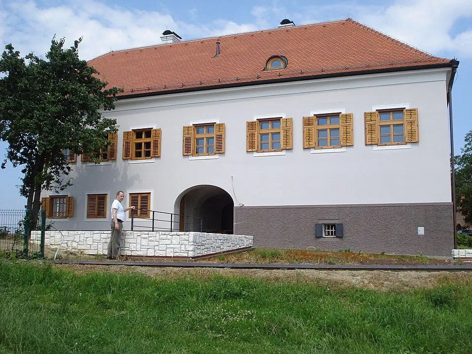 Bild: Silverije · CC BY-SA 3.0 Schloss Banfi
