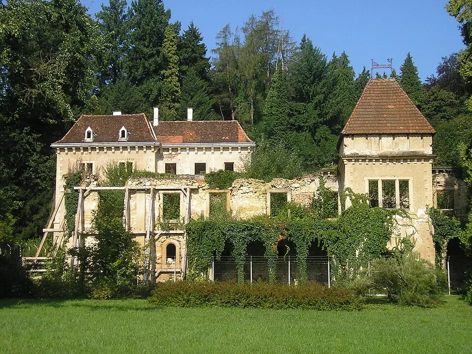 Bild: MaGa · CC BY 3.0 Schloss Opeka