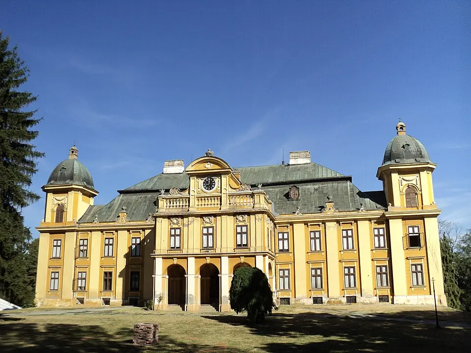Bild: Flammard · CC BY-SA 3.0 Schloss Pejačević (Našice)