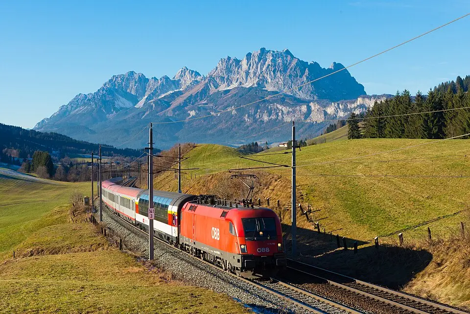 Immagine: Liberaler Humanist · CC BY-SA 4.0 Salzburg-Tiroler-Bahn