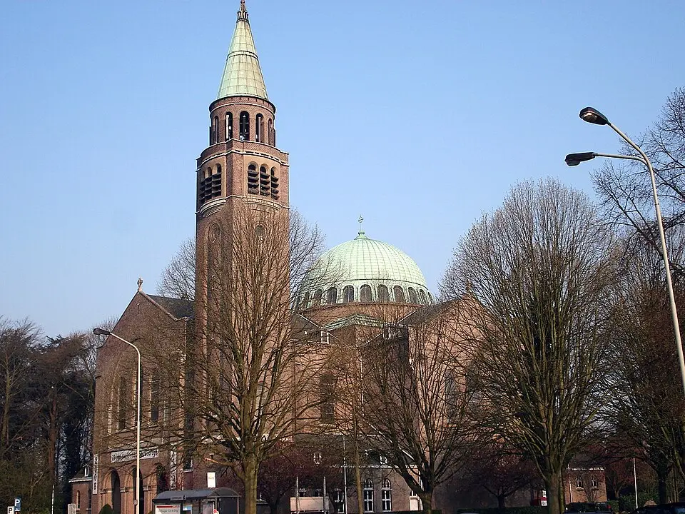 Bild: Torsade de Pointes · Public domain Basilika Unserer Lieben Frau von Lourdes