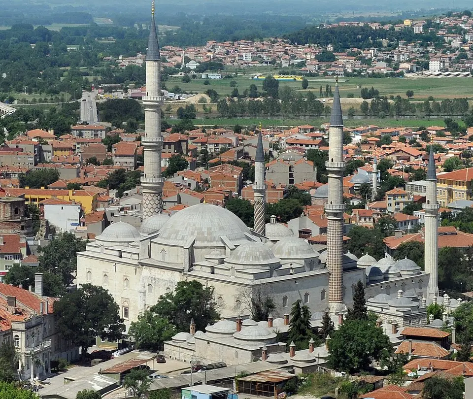 Bild: User:Ggia · CC BY-SA 3.0 Üç-Şerefeli-Moschee