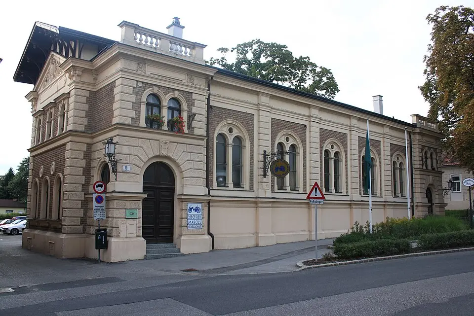 Ehem. Turnhalle, Automobilmuseum
