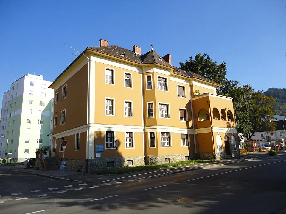 Bild: Austriantraveler · CC BY-SA 3.0 AT Ehem. Postgebäude