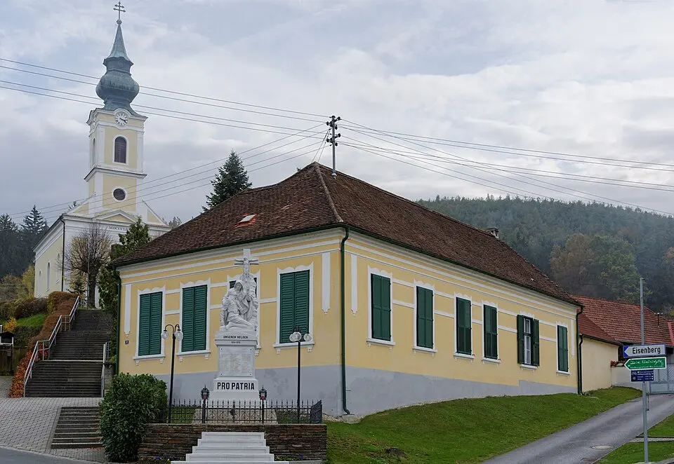 Bild: Robert Heilinger · CC BY-SA 3.0 Ehem. Schule