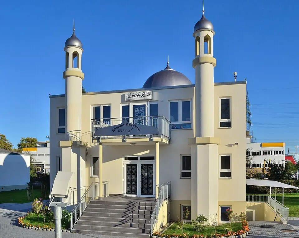Obrázek: Ceddyfresse · Public domain Ehsaan Moschee