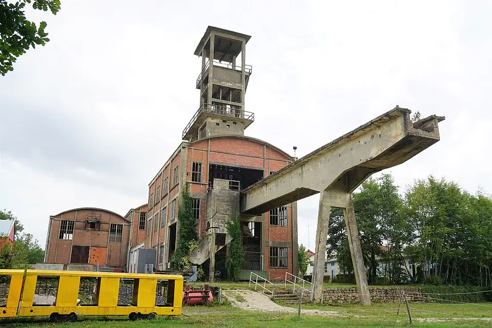 train touristique du musée de la Mine de Noyant-d'Allier