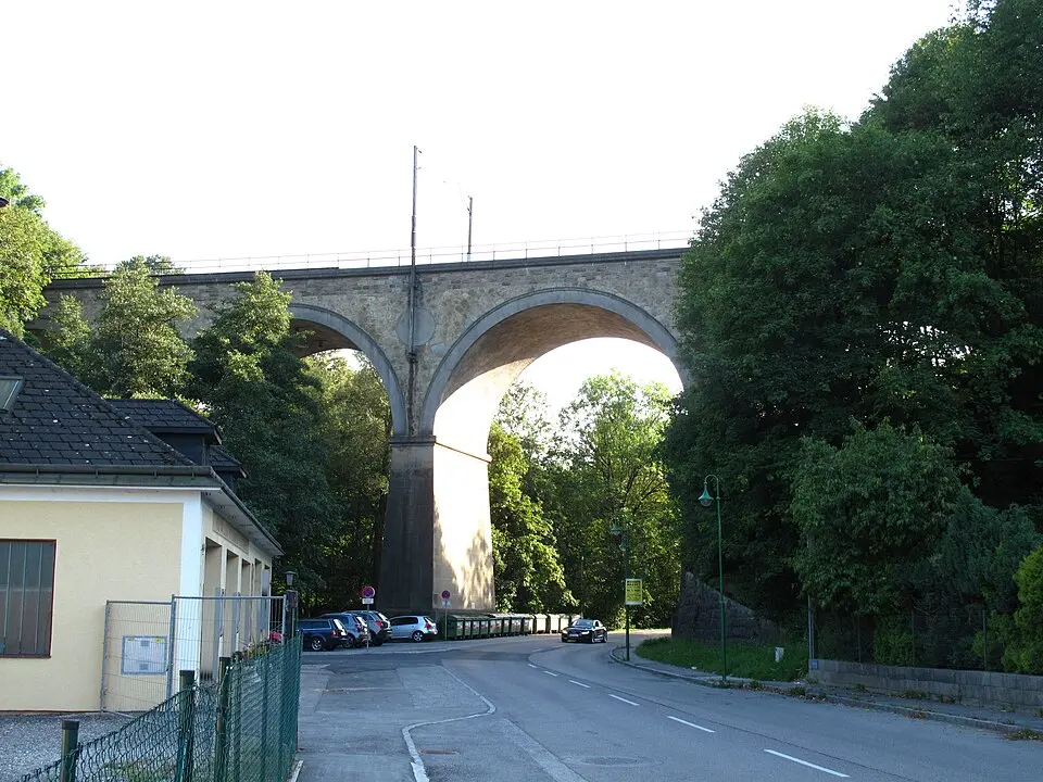 Kép: Clemens PFEIFFER · CC BY 3.0 Viadukt, Eichgraben Talübergang