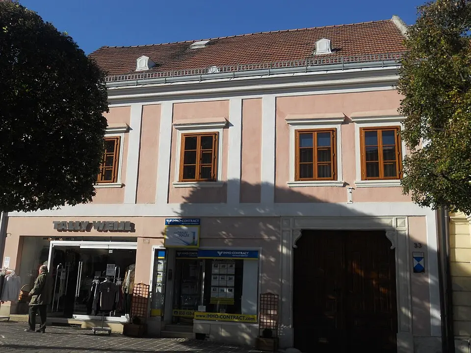 Obrázek: Clemens · CC BY-SA 3.0 AT Bürgerhaus