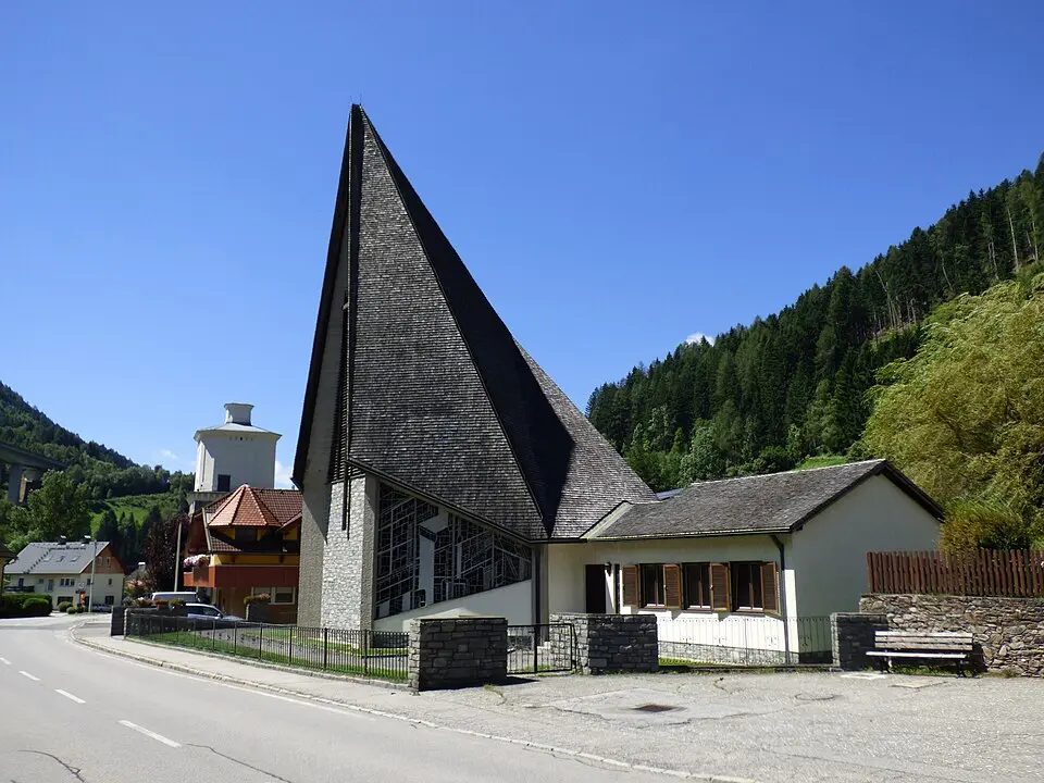 Kath. Pfarrkirche Christus Friedenskönig