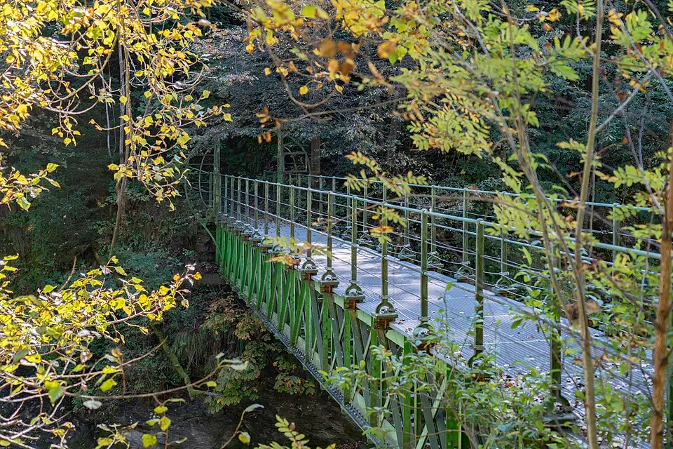 Bild: Thomas Ledl · CC BY-SA 4.0 Fußgängerbrücke, Eiserner Steg in der Sillschlucht