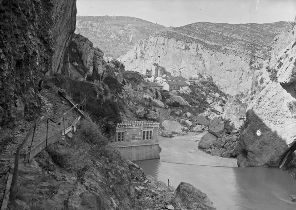 Canal de Aragón y Cataluña
