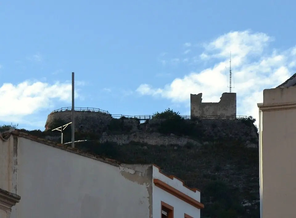 Slika: Joanbanjo · CC BY-SA 3.0 Castillo de Santa Ana (Oliva)