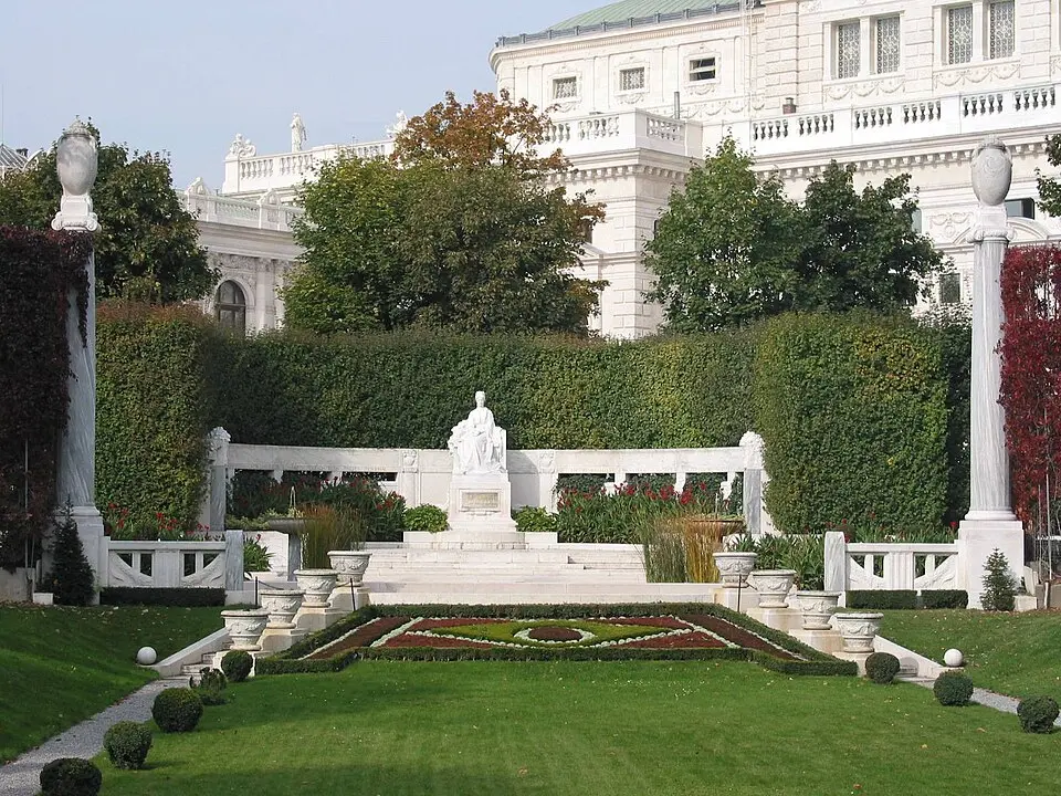Hochgeladen von: Extrawurst · CC BY-SA 3.0 Kaiserin Elisabeth-Denkmal