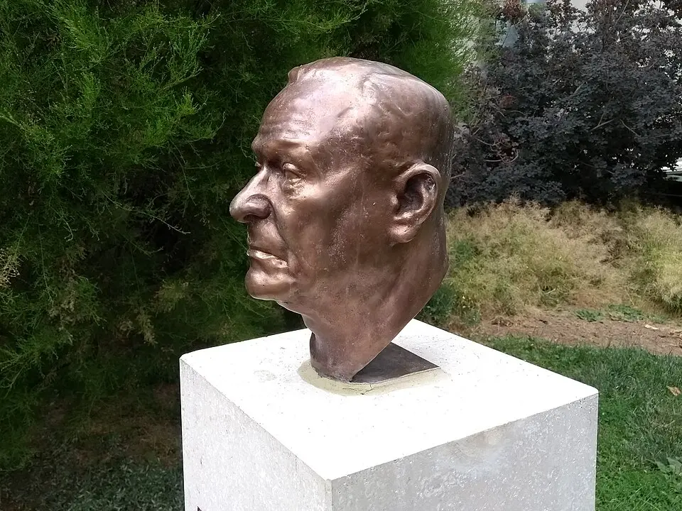 Bild: Ailura · CC BY-SA 3.0 AT Denkmal Richard Waldemar