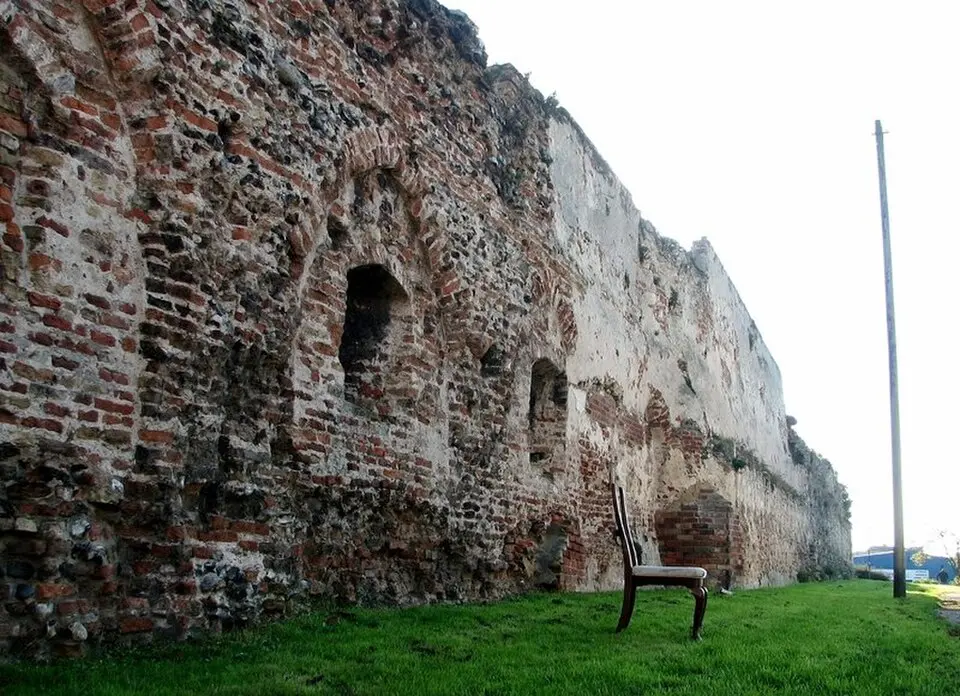 Great Yarmouth town walls
