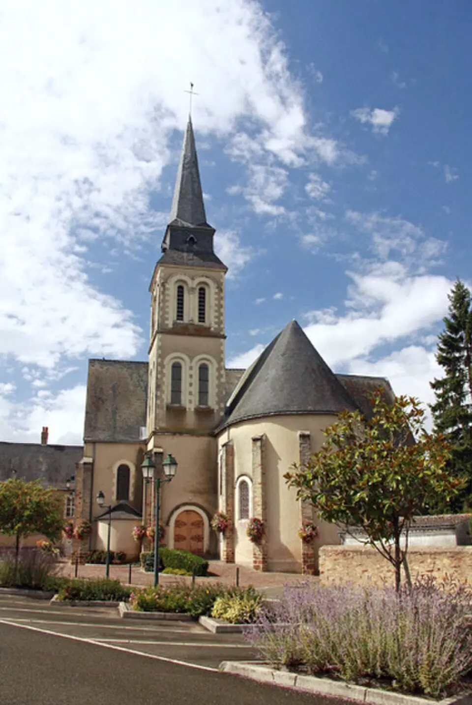 Obrázek: Valleguidonensis · CC BY-SA 3.0 église Saint-Étienne d'Entrammes