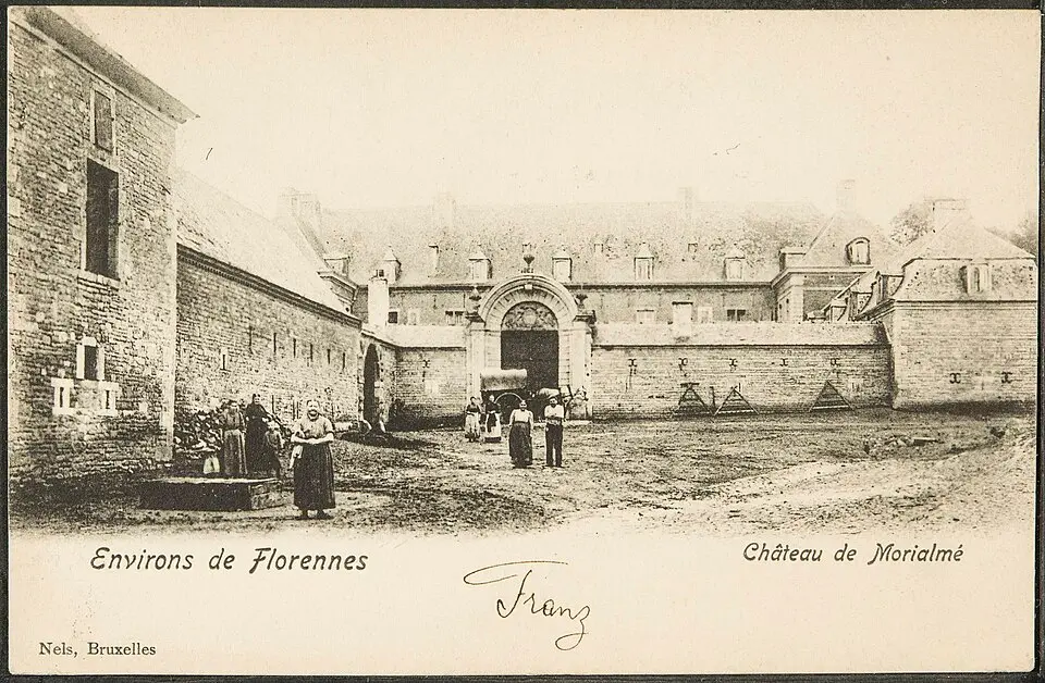 Bild: https://libis-kul.primo.exlibrisgroup.com/discovery/collectionDiscovery?vid=32KUL_KUL:KULeuven&collectionId=81531489730001488&lang=en&sortItemsBy=date_a&query=any,contains,GP028203 · Public domain Morialmé Castle