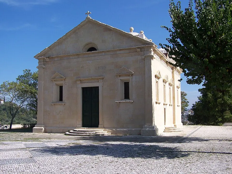Bild: User:Carlos28 · Public domain Ermida de Nossa Senhora da Conceição (Tomar)