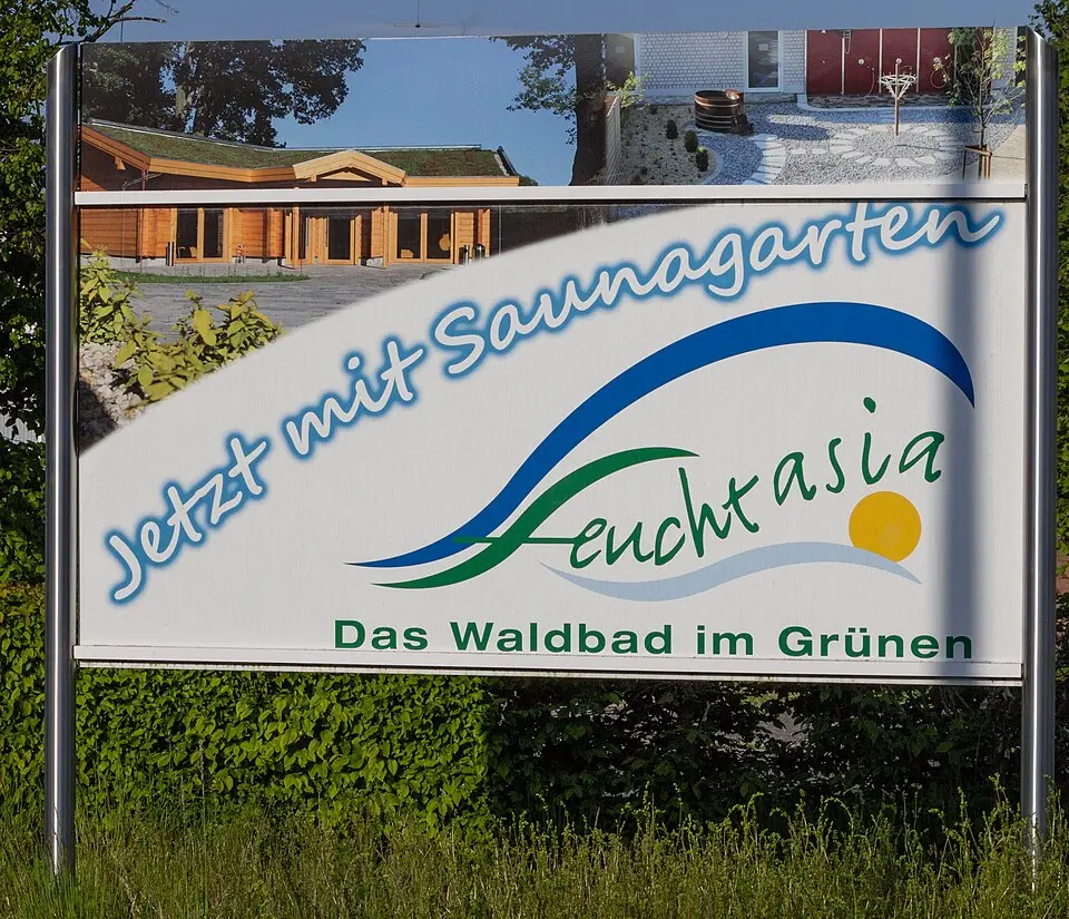 Immagine: Derzno · CC BY-SA 4.0 Freibad Feuchtasia