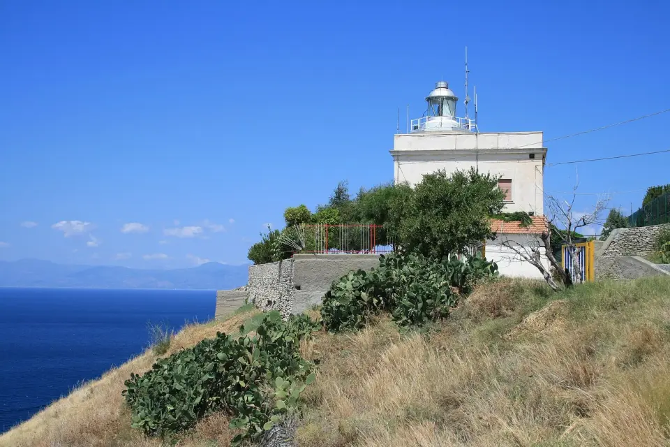 Faro di Capo dell'Armi
