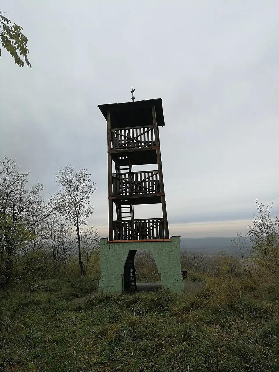 Fülelő kilátó