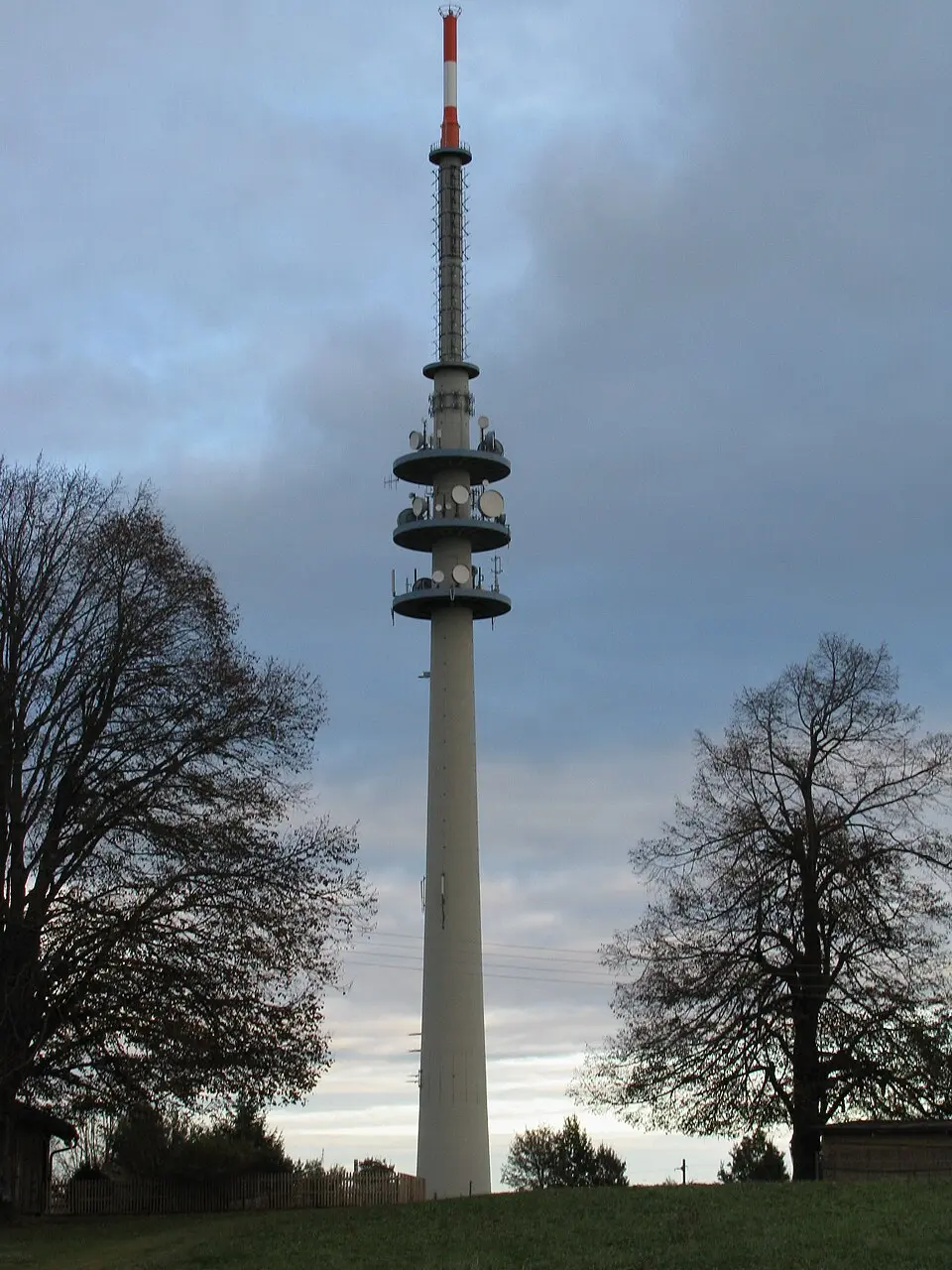 Bild: Thmsfrst · CC BY-SA 3.0 Sender Hohenpeißenberg