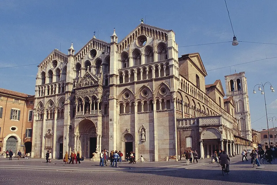 Hochgeladen von: Herbert Ortner · CC BY 2.5 Kathedrale von Ferrara