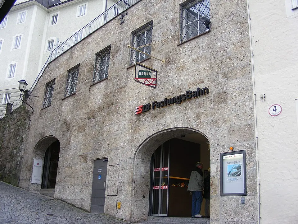 Bild: Eweht · CC0 Talstation der Festungsbahn