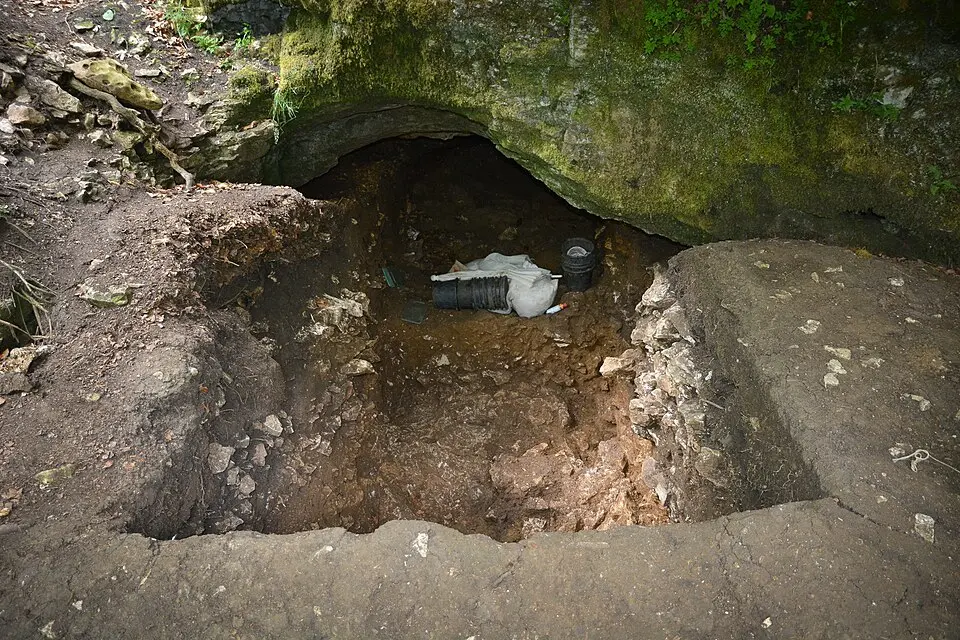 Immagine: Thilo Parg · CC BY-SA 4.0 Fetzershaldenhöhle
