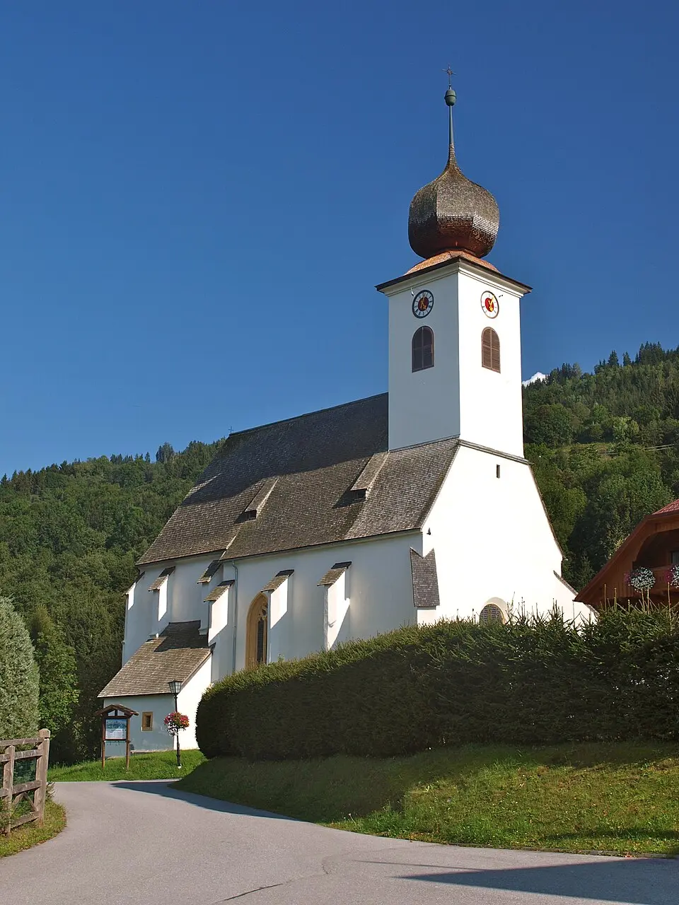 Kath. Filialkirche hl. Margaretha und ehem. Friedhofsfläche