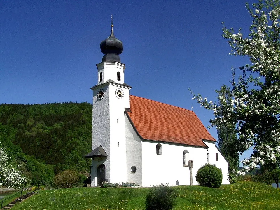 Obrázek: Gerhard Anzinger, Wels · CC BY-SA 2.5 Kath. Filialkirche hll. Peter und Paul