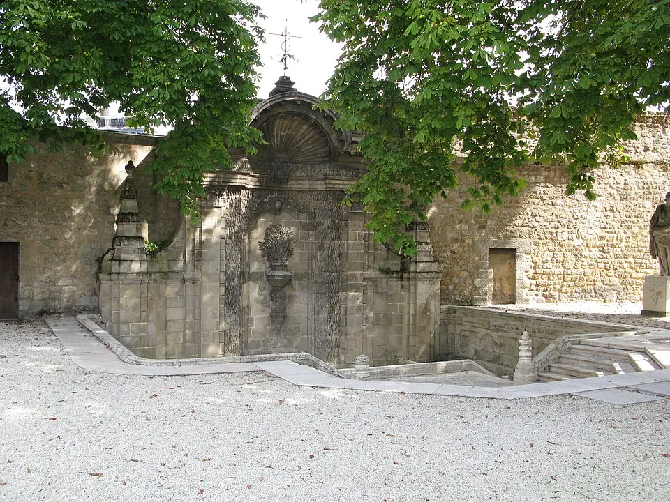 Bild: Symac · CC BY-SA 3.0 fontaine Sainte-Croix