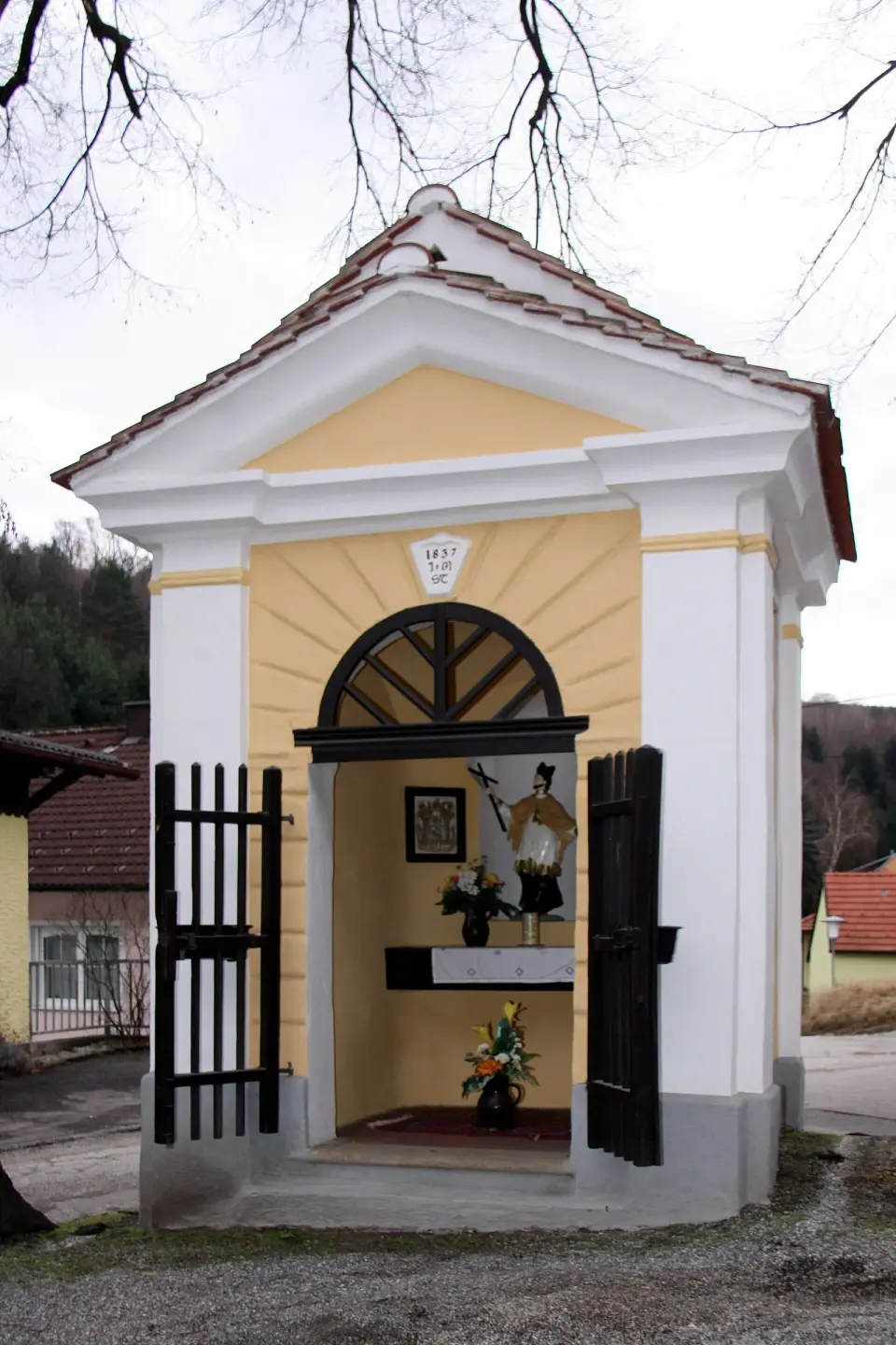 Bild: Steindy (talk) 09:22, 17 March 2012 (UTC) · CC BY-SA 3.0 Kapelle mit Johannes-Nepomuk-Figut